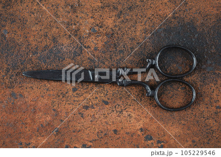 Vintage embroidery scissors on rusty background 105229546