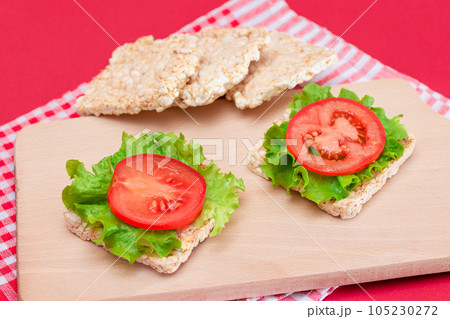 Rice Cake Sandwiches with Tomato and Lettuce Rice Cake Sandwiches with Tomato and Lettuce 105230272