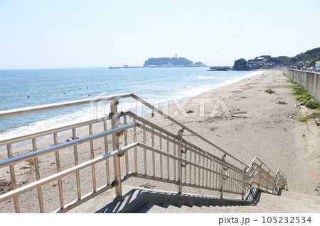 美しい海岸の風景真夏の湘南海岸青い空青い海の風景 美しい海岸の風景真夏の湘南海岸青い空青い海の風景 105232534