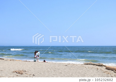 美しい海岸の風景真夏の湘南海岸青い空青い海の風景 美しい海岸の風景真夏の湘南海岸青い空青い海の風景 105232602