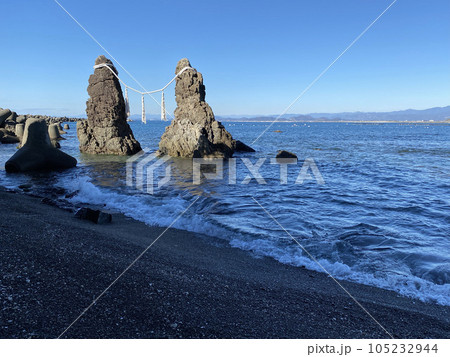 高知県香南市の夫婦岩 105232944