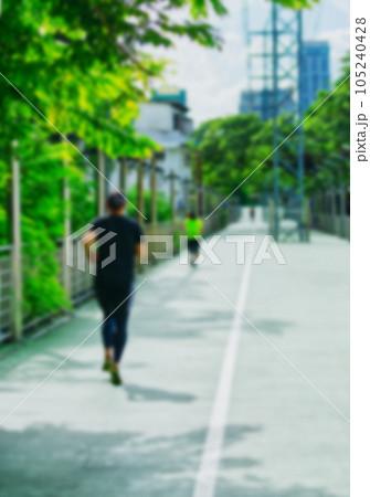 Vertical blurred image of people jogging 105240428