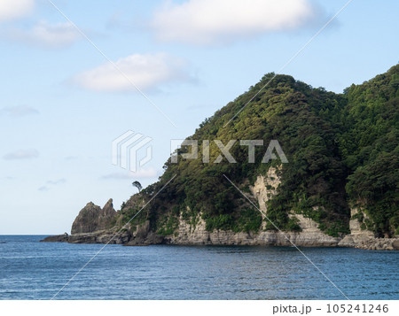 夏の日本海の海岸。(山陰地方) 夏の日本海の海岸。(山陰地方) 105241246
