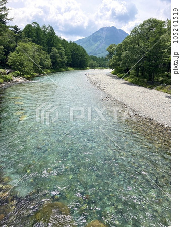 透明度の高い川 透明度の高い川 105241519