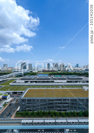 晴れの青空と豊洲から有明・ベイエリアの高層マンション方面の景色|東京都江東区 晴れの青空と豊洲から有明・ベイエリアの高層マンション方面の景色|東京都江東区 105242036