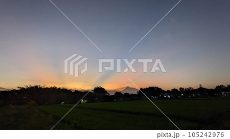 インドネシア、ジャワ島の中部ジャワ州,サラティガ,メルバブ山 105242976