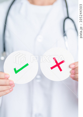 Doctor show Wrong symbol paper. True and false, accept and rejected, evaluation, Diagnosis, Vote, Poll, Yes or No, Health, Medical and Survey concepts Doctor show Wrong symbol paper. True and false, accept and rejected, evaluation, Diagnosis, Vote, Poll, Yes or No, Health, Medical and Survey concepts 105244303