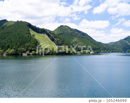 音水湖(引原ダムの人工湖)の風景。(兵庫県宍粟市) 105246099