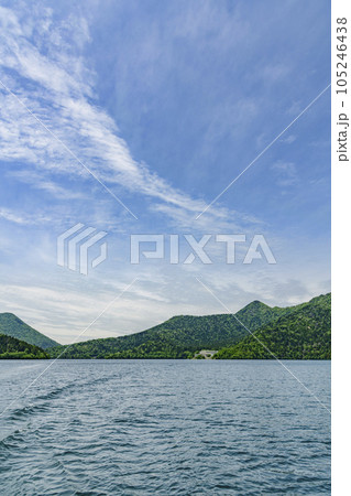 北海道 静寂の湖 然別湖(しかりべつ湖) 105246438