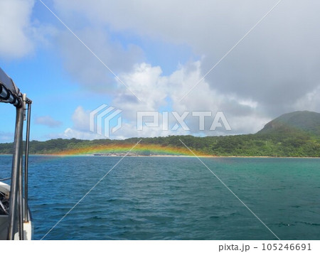 水面に浮かぶ虹 水面に浮かぶ虹 105246691