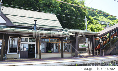 長野県千曲市の観光名所の姨捨駅と姨捨棚田（夏） 105246902