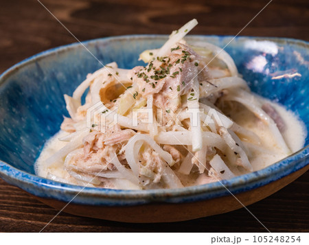 大根とツナをマヨネーズで味付けしたサラダ。 105248254
