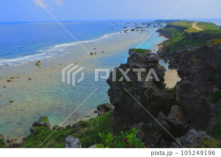宮古ブルーの海と東平安名崎(宮古島) 宮古ブルーの海と東平安名崎(宮古島) 105249196