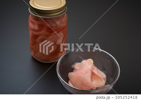 新生姜が出回ると作りたくなる、新生姜の甘酢漬け 105252418