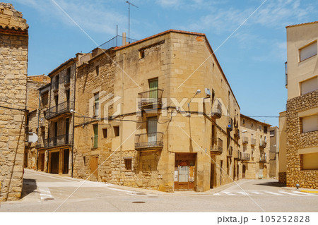 old houses in the old town of Maials, Spain 105252828