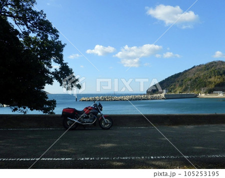 MOTOGUZZIで海沿いを走る MOTOGUZZIで海沿いを走る 105253195
