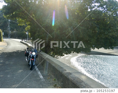 MOTOGUZZIで海沿いを走る MOTOGUZZIで海沿いを走る 105253197