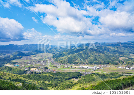 【高谷山(横峰山) 山頂展望台からの風景】 兵庫県丹波市市島町上垣 【高谷山(横峰山) 山頂展望台からの風景】 兵庫県丹波市市島町上垣 105253605