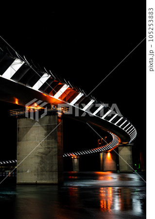牛深ハイヤ大橋の夜景ライトアップ　【熊本県天草市牛深】 105253883