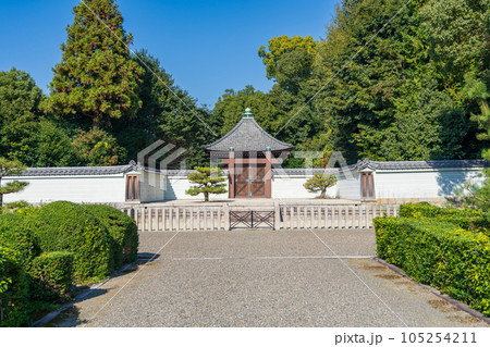 京都市伏見区　深草北陵　深草十二帝陵 105254211