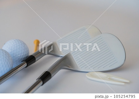 ゴルフクラブ ゴルフ道具 スポーツ 白背景イメージ素材 105254795