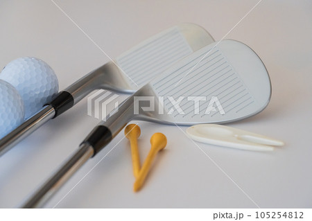 ゴルフクラブ ゴルフ道具 スポーツ 白背景イメージ素材 105254812