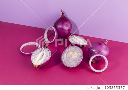 vegetable still life photo, a bunch of onion vegetable still life photo, a bunch of onion 105255577