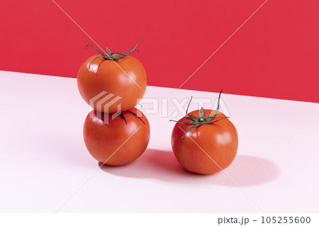 fruit still life photo, tomato 105255600