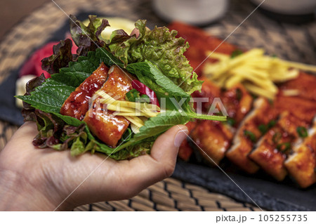 korean traditional food, grilled eel wraps 105255735
