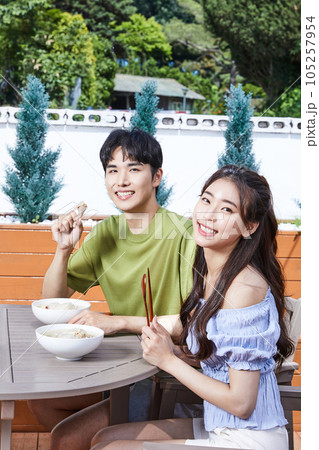 summer lifestyle, korean asian young couple with health food 105257954