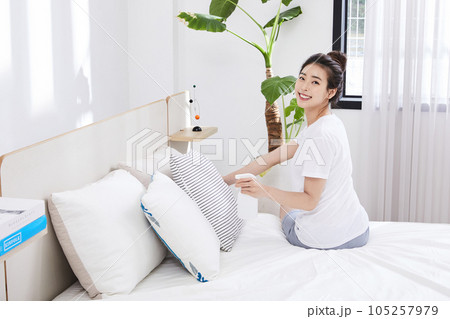 summer liefstyle, korean asian young woman with deodorizer summer liefstyle, korean asian young woman with deodorizer 105257979
