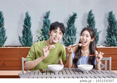 summer lifestyle, korean asian young couple with health food 105258307