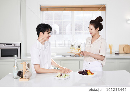 summer lifestyle, korean asian young couple preparing meal 105258443