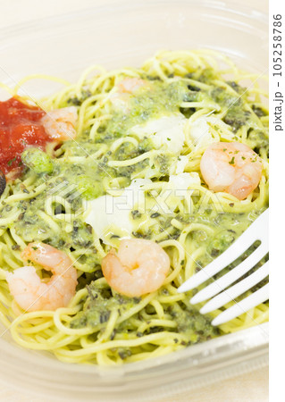 美味しいバジルソースパスタ 105258786