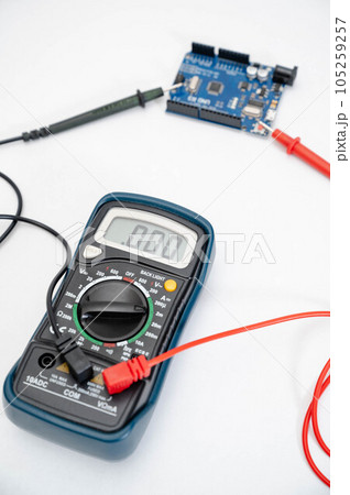 基板の電圧測定 縦画像 基板の電圧測定 縦画像 105259257