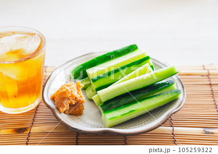 もろきゅうと冷茶 105259322