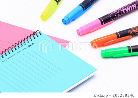 学習のイメージ（蛍光ペン・ノート） 105259346