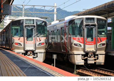 【JR西日本】227系~UraraとRed Wing~(山陽本線:三原駅) 【JR西日本】227系~UraraとRed Wing~(山陽本線:三原駅) 105260312