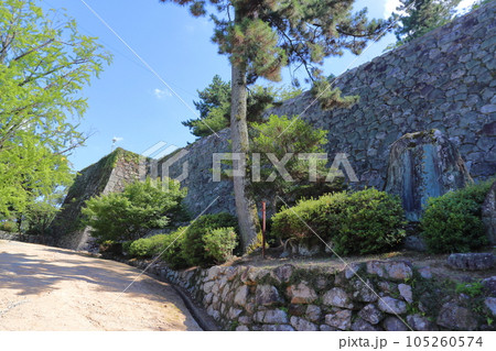 野面積みの松阪城跡（松坂城跡） 石垣と名標 105260574