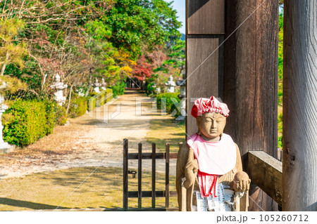 【中国三十三観音霊場】第二十七番　雲樹寺　四脚門の地蔵と参道1　島根県安来市 105260712