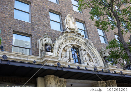 大阪・ダイビル本館のエントランス（2023年7月16日撮影） 105261202