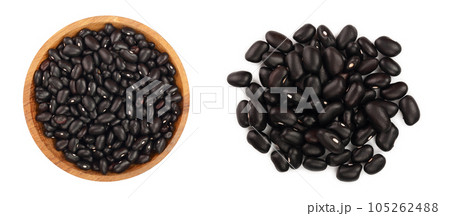 black kidney bean in wooden bowl isolated on white background. Top view. Flat lay 105262488