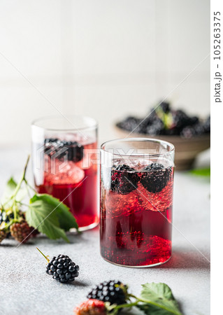 refreshing blackberry lemonade 105263375