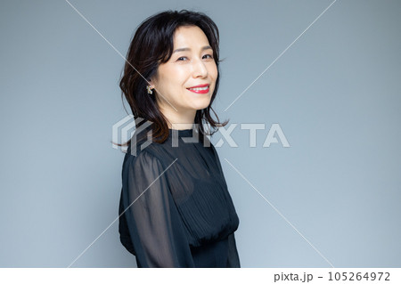 ミドル女性のポートレート 105264972