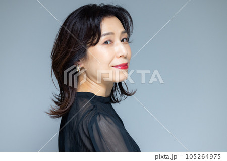 ミドル女性のポートレート 105264975