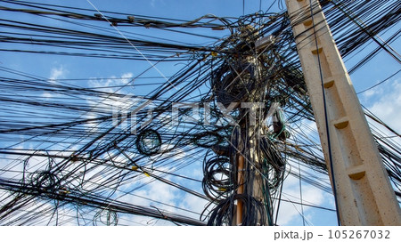 Tangled electrical wires, chaos in the city's power supply system. 105267032