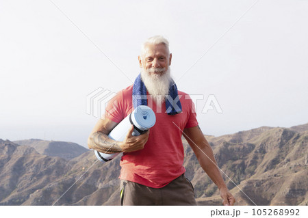 Senior man ready for sport activity Senior man ready for sport activity 105268992