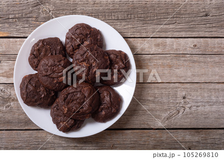 Group of homemade american chocolate cookies 105269810
