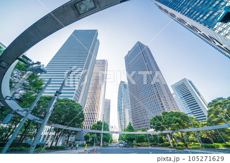 「東京都」青空と高層ビルを見上げる新宿の風景 「東京都」青空と高層ビルを見上げる新宿の風景 105271629