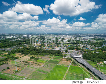 「埼玉県」ドローンで上空から望む新見沼大橋付近の風景 「埼玉県」ドローンで上空から望む新見沼大橋付近の風景 105272130